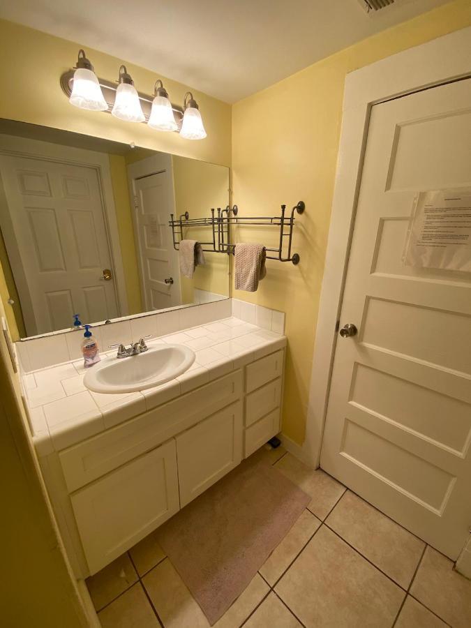 Private Large La Bedroom W Private Half-Bathroom - Ac - Wifi - Private Fridge Near Usc - Exposition Park - Usc Memorial Coliseum - Banc Of California Stadium - Downtown Los Angeles Dtla - University Of Southern California Usc! 외부 사진