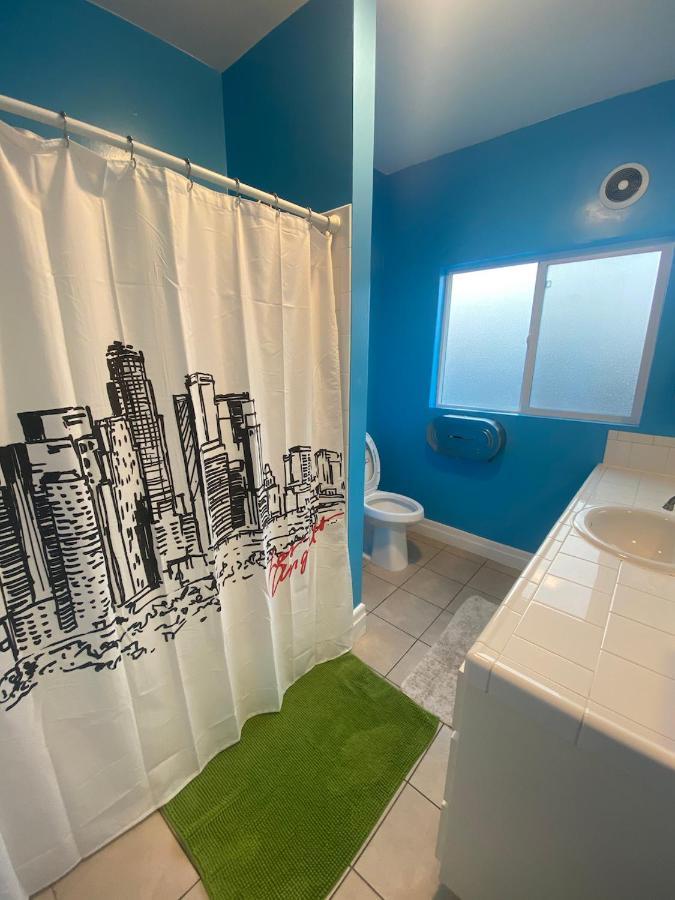 Private Large La Bedroom W Private Half-Bathroom - Ac - Wifi - Private Fridge Near Usc - Exposition Park - Usc Memorial Coliseum - Banc Of California Stadium - Downtown Los Angeles Dtla - University Of Southern California Usc! 외부 사진