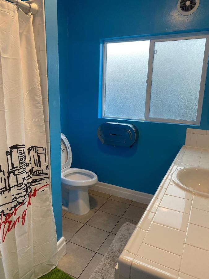 Private Large La Bedroom W Private Half-Bathroom - Ac - Wifi - Private Fridge Near Usc - Exposition Park - Usc Memorial Coliseum - Banc Of California Stadium - Downtown Los Angeles Dtla - University Of Southern California Usc! 외부 사진