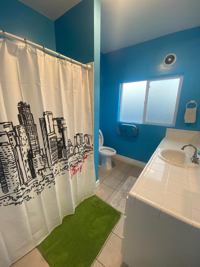 Private Large La Bedroom W Private Half-Bathroom - Ac - Wifi - Private Fridge Near Usc - Exposition Park - Usc Memorial Coliseum - Banc Of California Stadium - Downtown Los Angeles Dtla - University Of Southern California Usc! 외부 사진