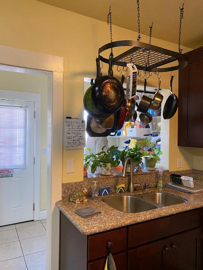 Private Large La Bedroom W Private Half-Bathroom - Ac - Wifi - Private Fridge Near Usc - Exposition Park - Usc Memorial Coliseum - Banc Of California Stadium - Downtown Los Angeles Dtla - University Of Southern California Usc! 외부 사진