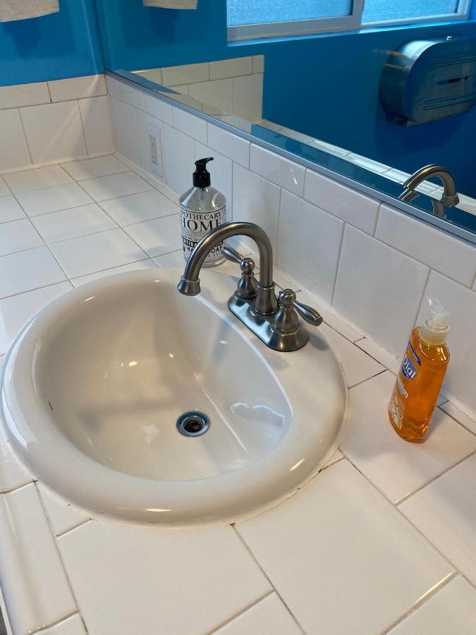 Private Large La Bedroom W Private Half-Bathroom - Ac - Wifi - Private Fridge Near Usc - Exposition Park - Usc Memorial Coliseum - Banc Of California Stadium - Downtown Los Angeles Dtla - University Of Southern California Usc! 외부 사진